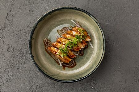 Сашими Угорь