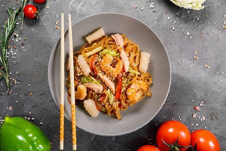 Вок с креветкой