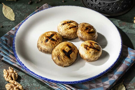 Грибы шампиньоны на мангале