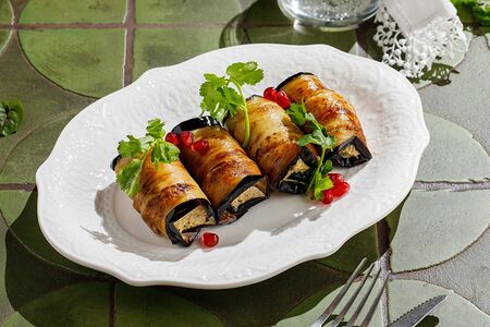 Рулетики из баклажанов по-грузински