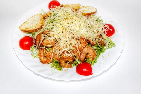 Салат Цезарь с креветками