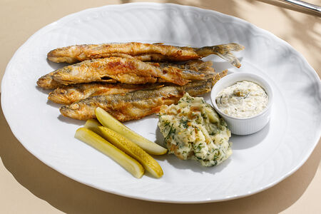 Жареная балтийская корюшка