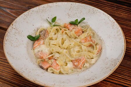 Феттуччине с лососем