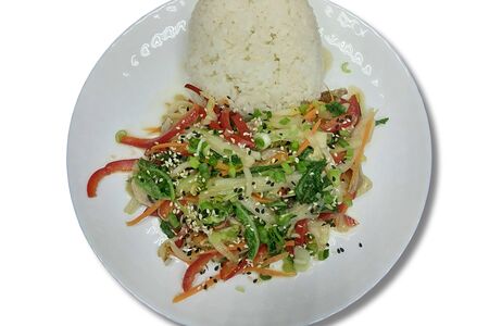 Рис на пару с овощами на воке