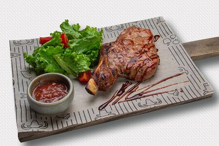 Стейк из телятины на реберной кости