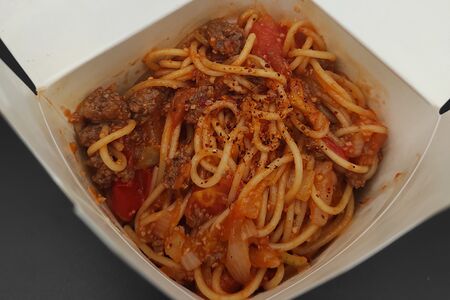 Болоньезе вок