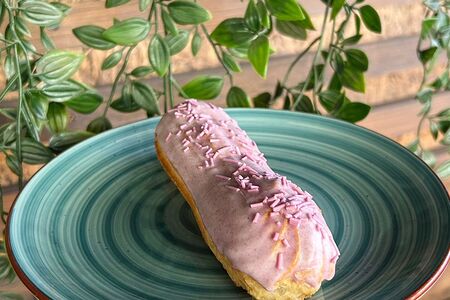 Эклер лавандовый