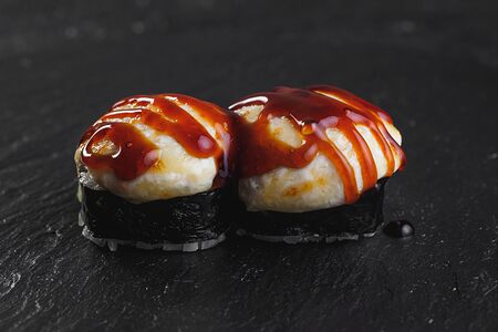 Запечённый ролл Саке Гурме маки