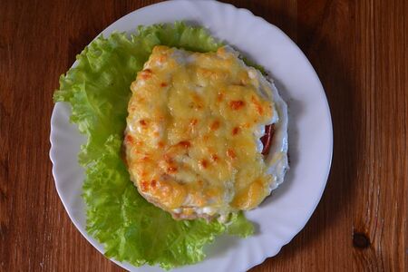 Свинина, запеченная с помидорами