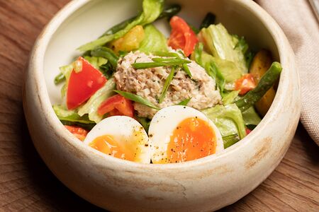 Салат с тунцом на средиземноморский манер