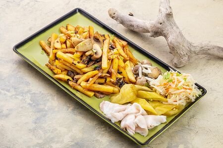Жареха с грибами и разносолом