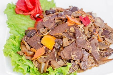 Говядина с овощами и грибами