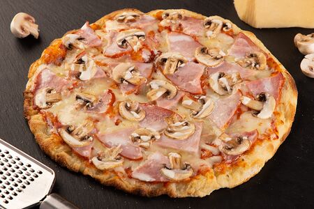 Римская пицца Грибы-ветчина