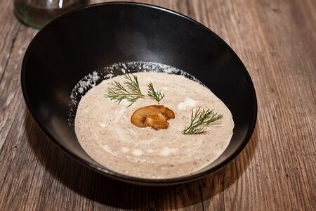 Суп-пюре из шампиньонов и белых грибов