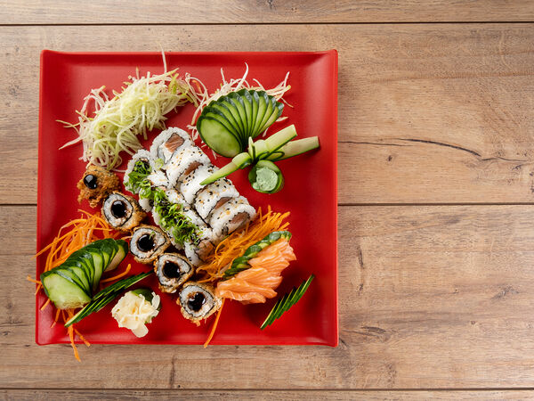 Фергана Лаундж Восточная и европейская   японская кухня