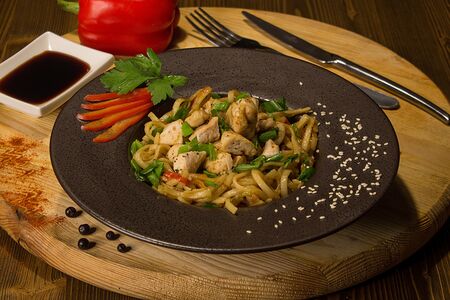 Удон с курицей