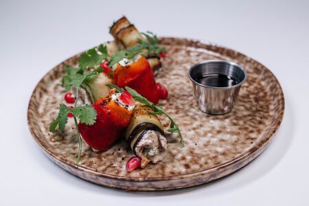 Рулетики из печеных овощей с разными начинками