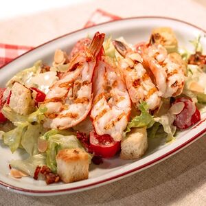 Салат Цезарь с креветками