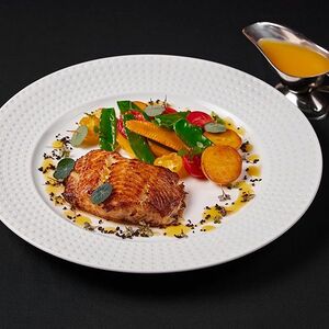Черная треска с мини-овощами