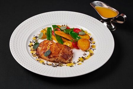 Черная треска с мини-овощами