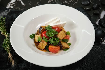 Салат с хрустящими баклажанами