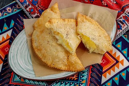 Чебурек с сулугуни и соусом по-грузински