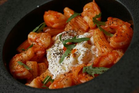 Ригатони с креветками