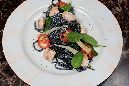 Паста с лососем и шпинатом