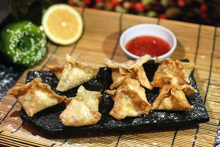 Хрустящий вонтон со сливочным сыром и крабом