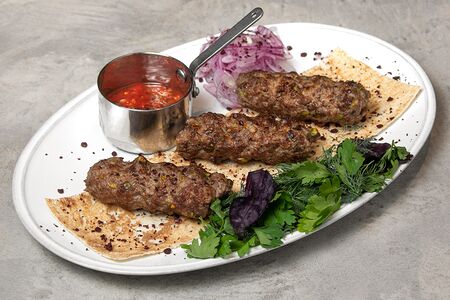 Кебаб из ягнёнка с фисташками