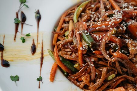 Вок из рисовой лапши