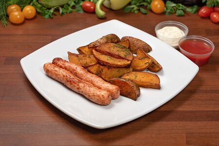Сосиска на гриле с картофелем по-домашнему