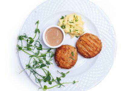 Куриные котлеты, соус демиглас, картофельное пюре