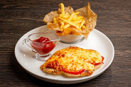 Мясо по-французски с картофелем фри