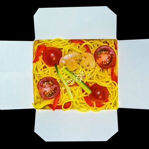 Вок по китайски с курицей, яичная лапша