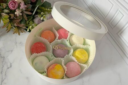 Моти в подарочной коробочке с 8 марта диаметр 20см