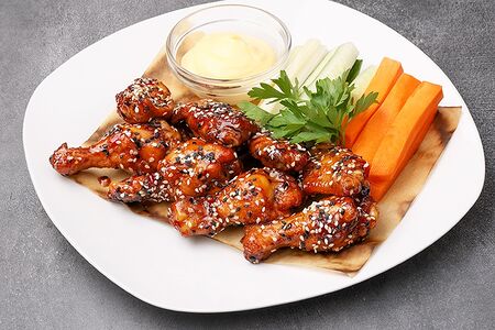 Куриные крылья гриль в соусе свит чили