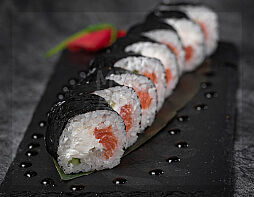 Сливочный ролл с лососем