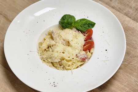 Паста с курицей и грибами