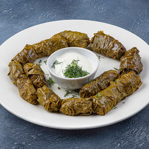Долма из винoградных листьев