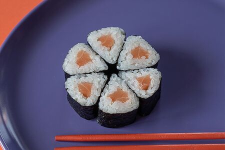Мини ролл с лососем