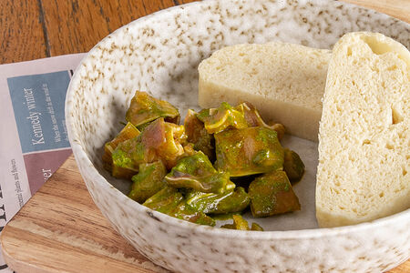 Свиные уши с паровым хлебом