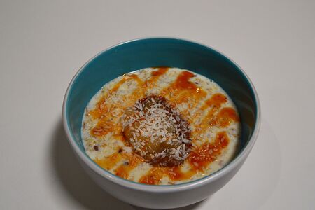 Злаковая каша с вишней