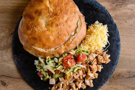 Донар с курицей, сыром и салатом