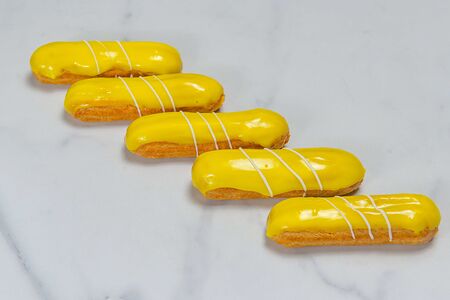 Эклер Манго-маракуйя