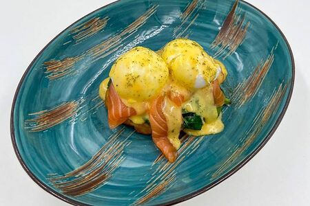 Яйцо Бенедикт с лососем