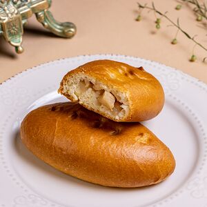 Пирожок с яблоком