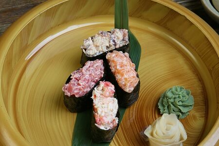 Спайси суши с крабом