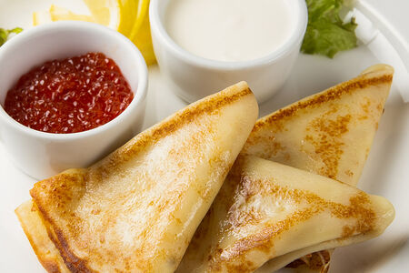 Блинчики с красной икрой