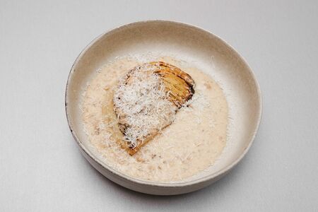 Стейк из молодой капусты в орехово-грибном соусе